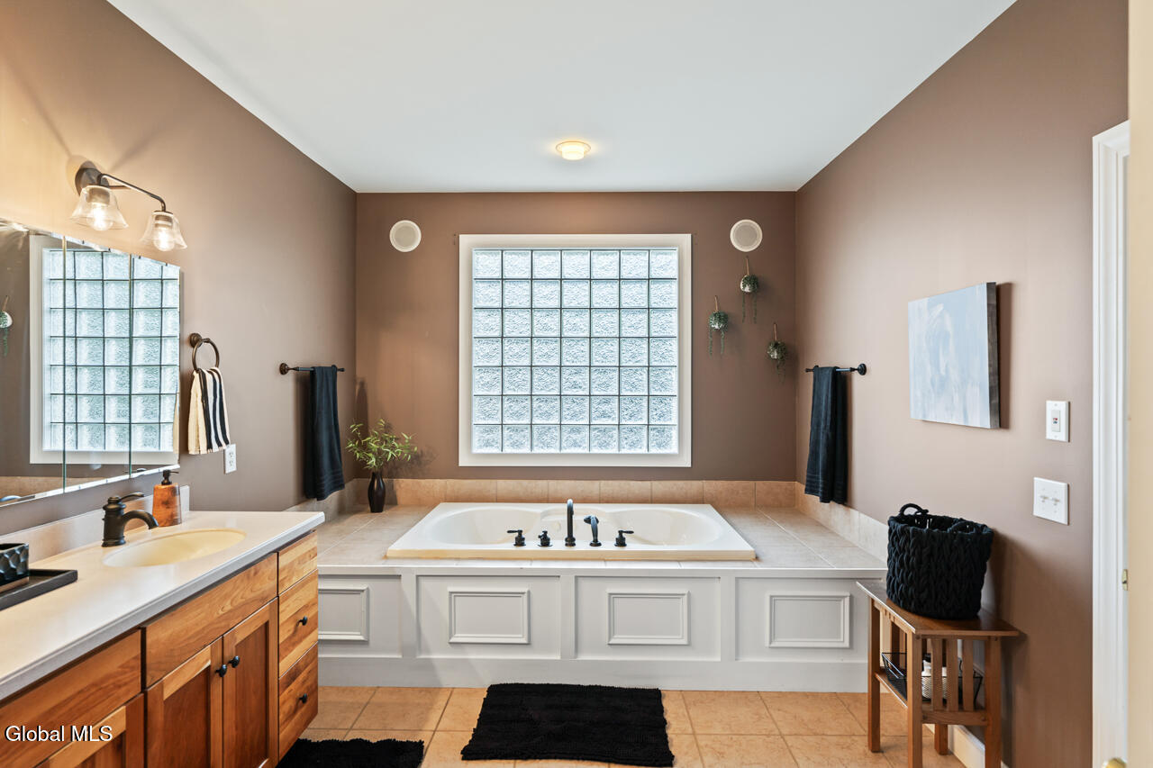 2 Leeward Lane Saratoga Springs NY 12866