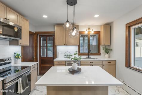 12 Poplar Street Colonie NY 12205