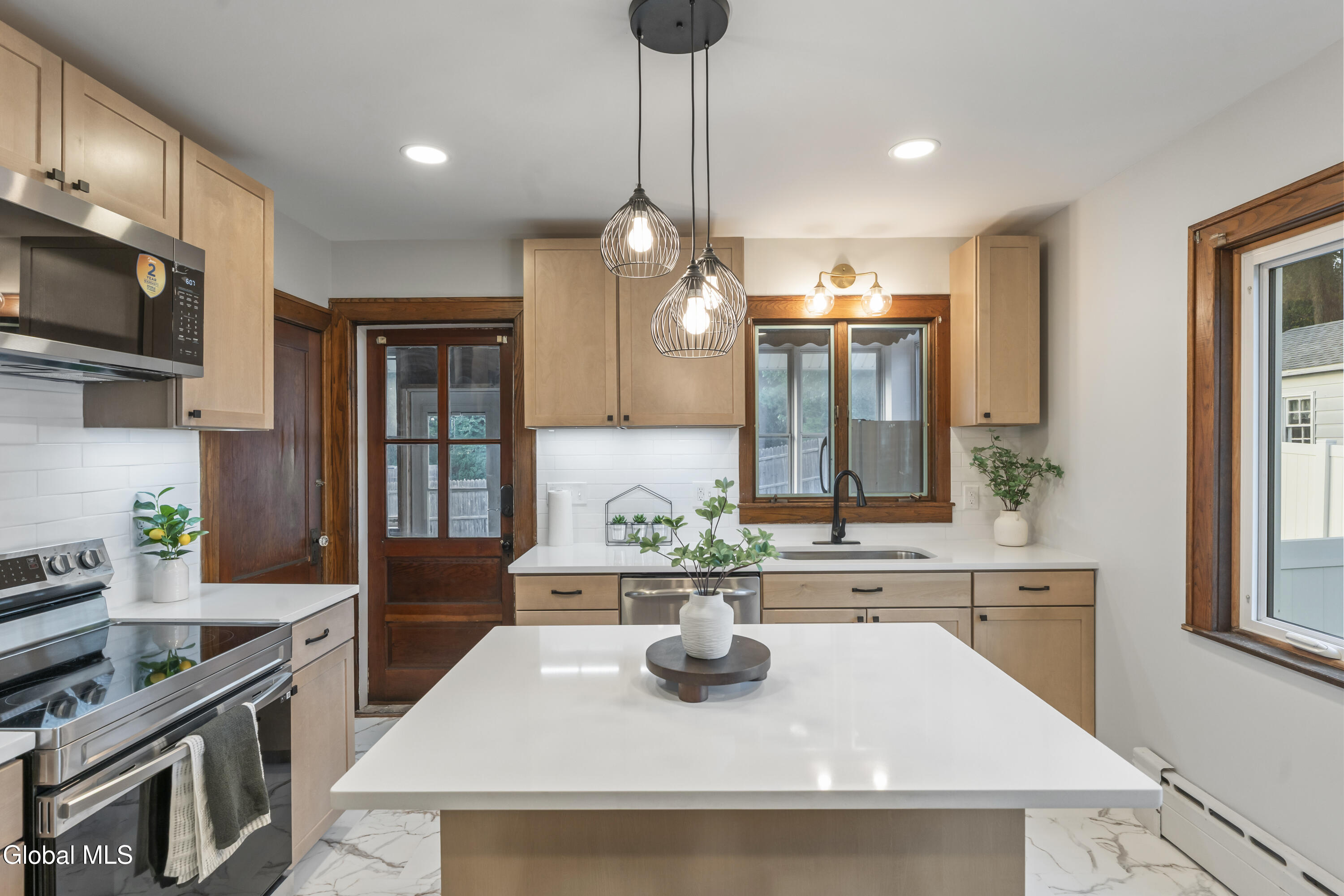 12 Poplar Street Colonie NY 12205