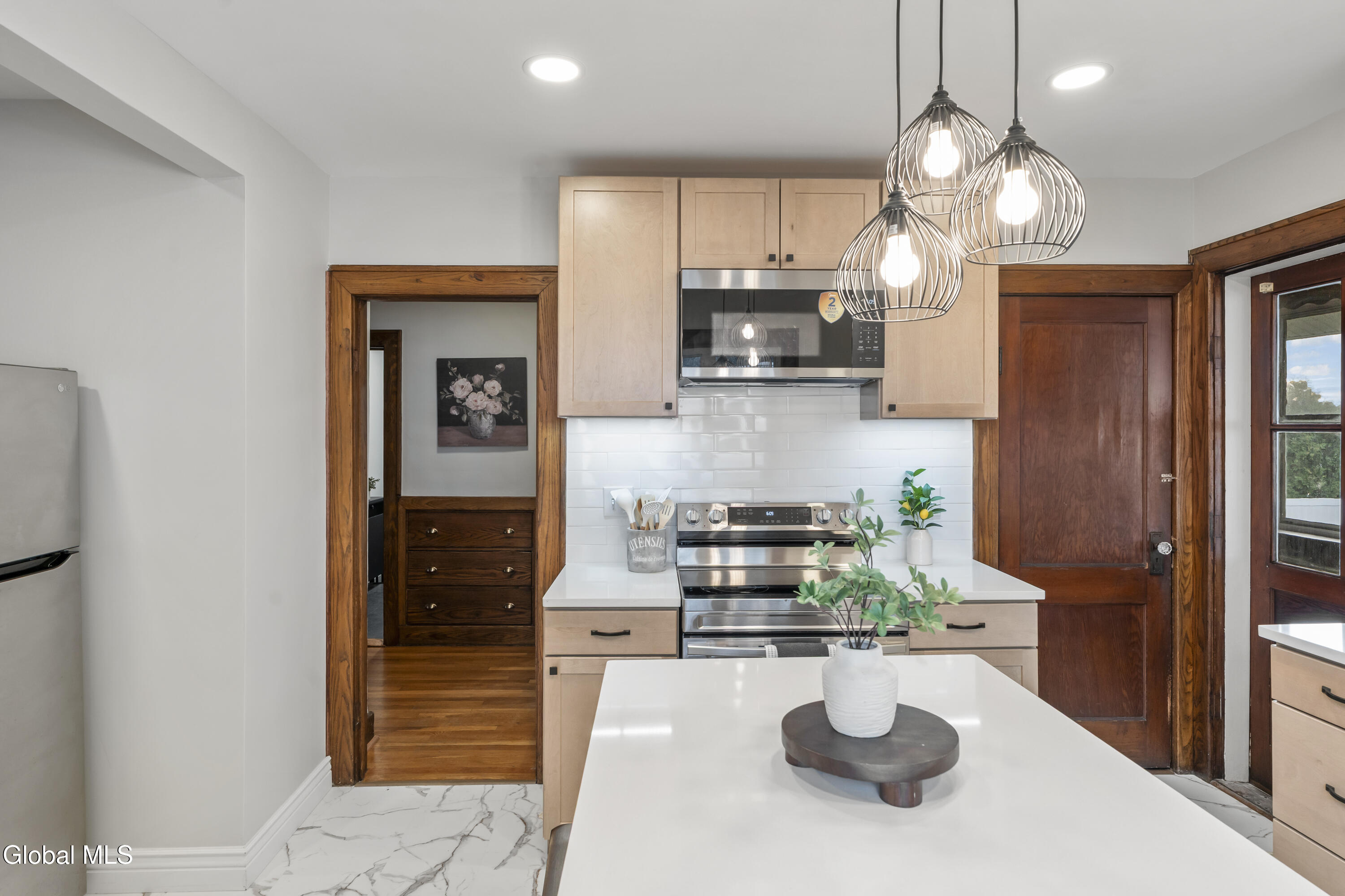 12 Poplar Street Colonie NY 12205