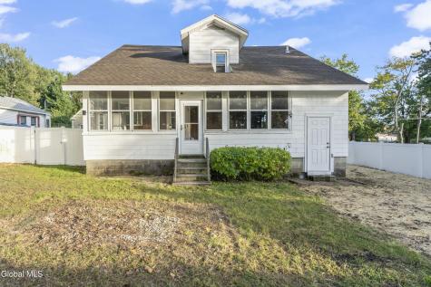 12 Poplar Street Colonie NY 12205