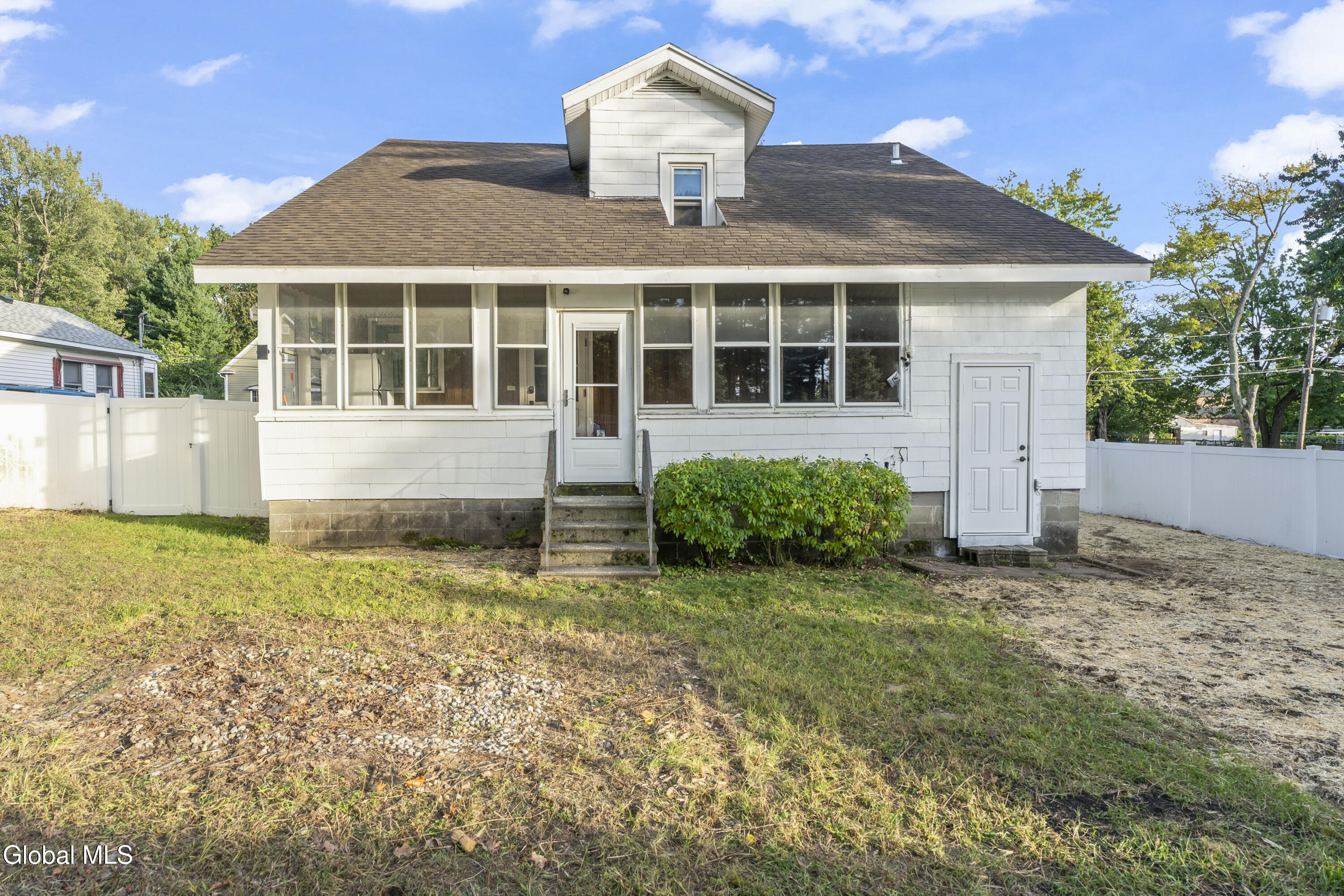 12 Poplar Street Colonie NY 12205