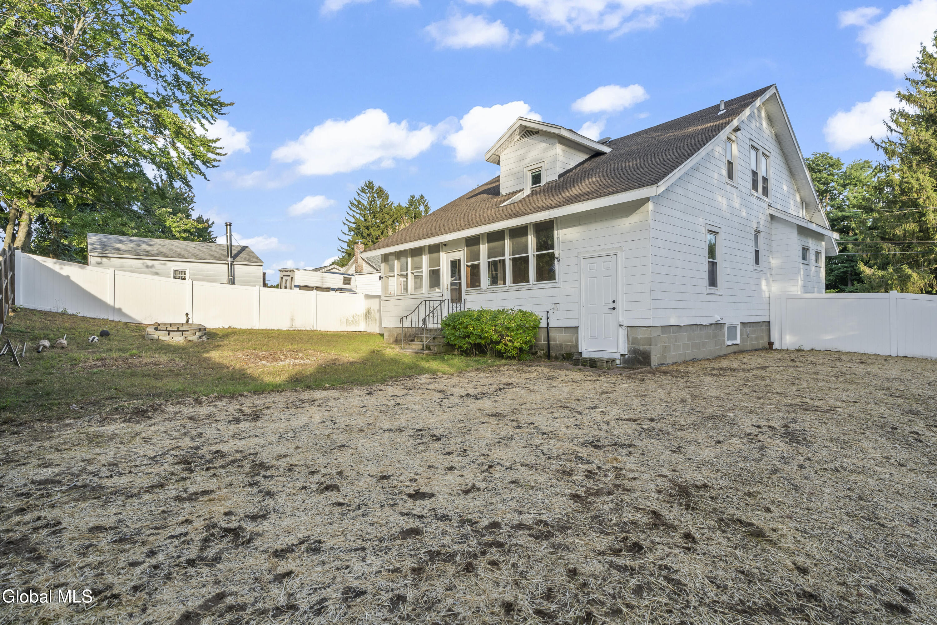 12 Poplar Street Colonie NY 12205