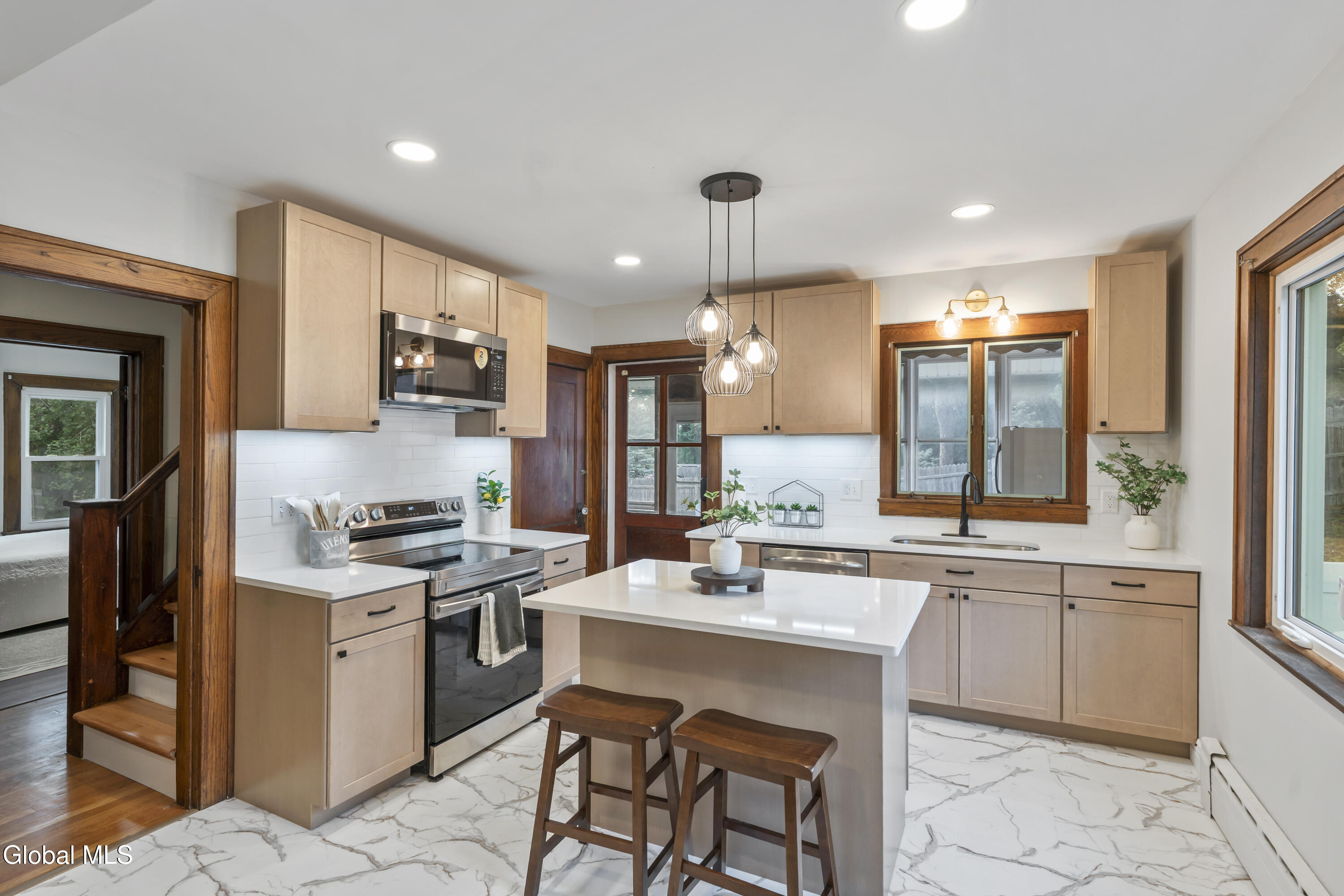 12 Poplar Street Colonie NY 12205