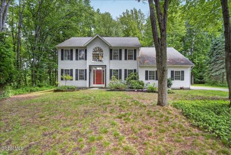 7 Brookview Court Halfmoon NY 12065