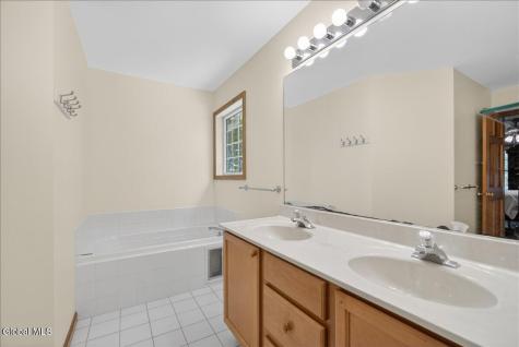 7 Brookview Court Halfmoon NY 12065