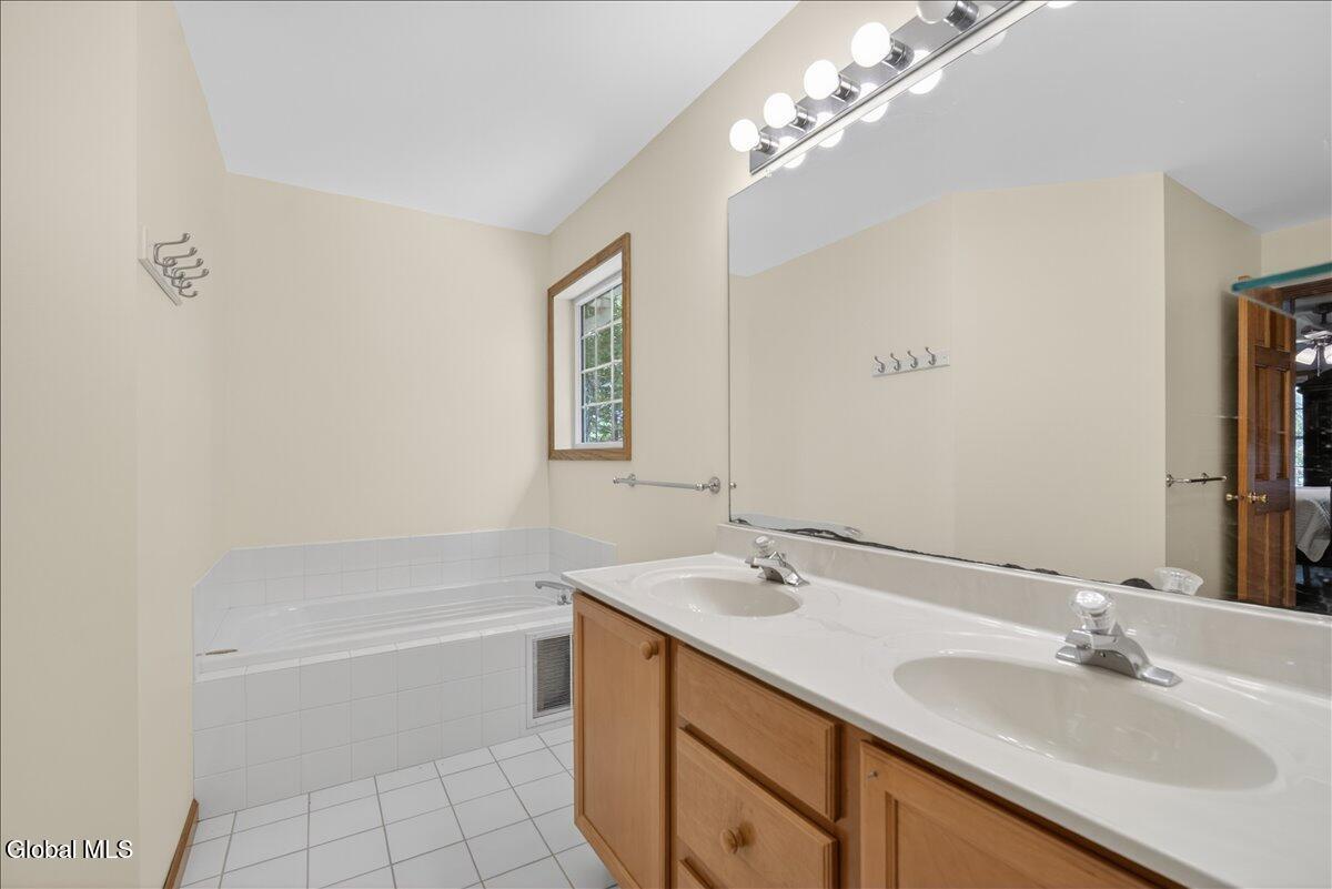 7 Brookview Court Halfmoon NY 12065
