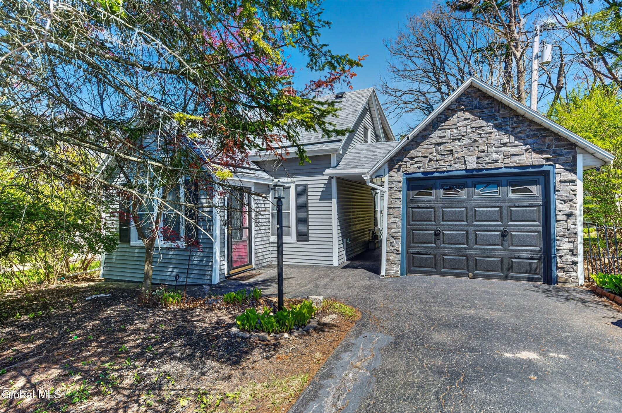 1817 Nott Street Schenectady NY 12309