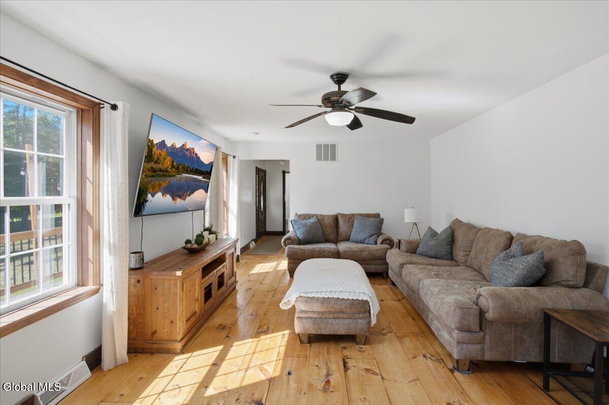 28 Covenant Circle East Nassau NY 12062