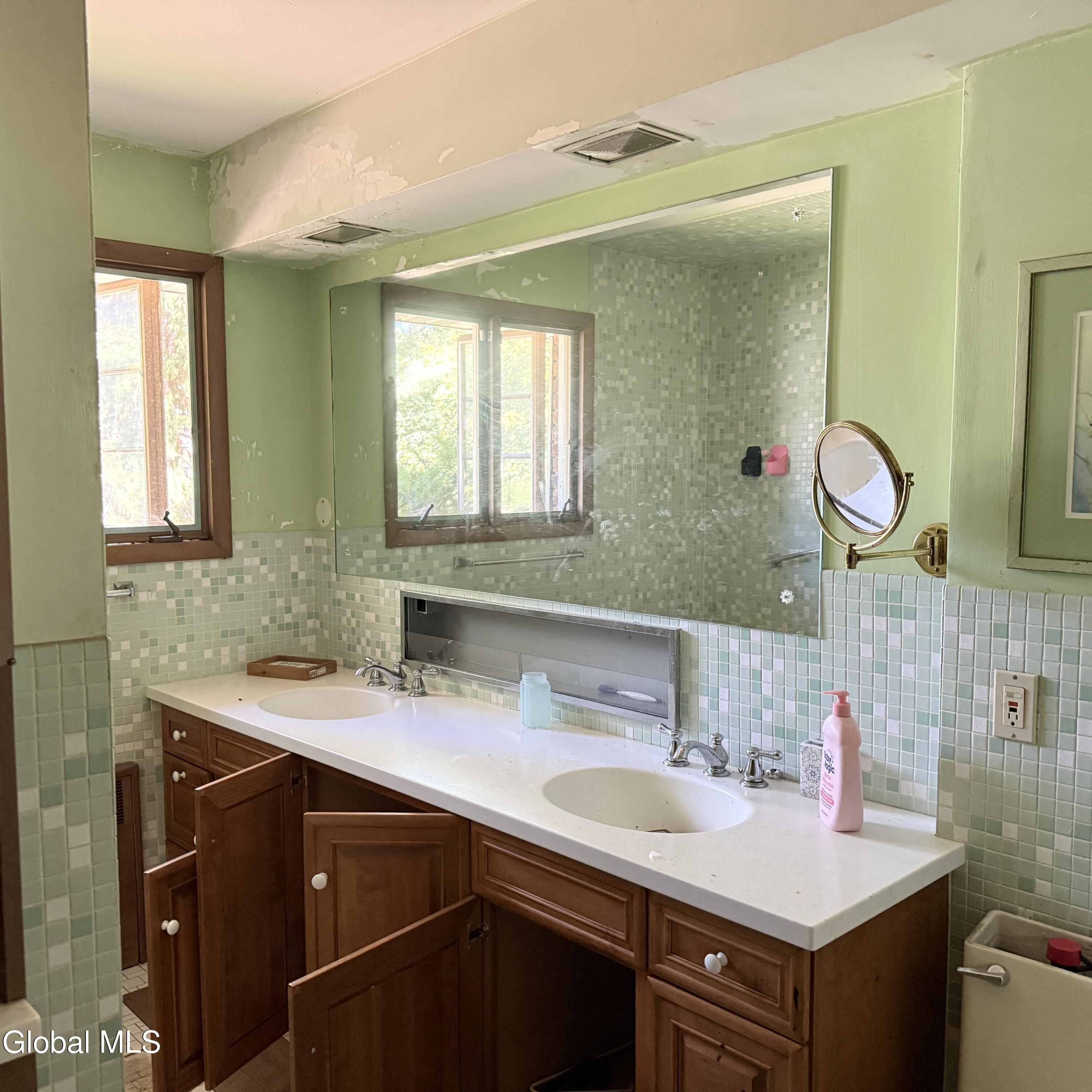 181 S Kingsboro Avenue Gloversville NY 12078