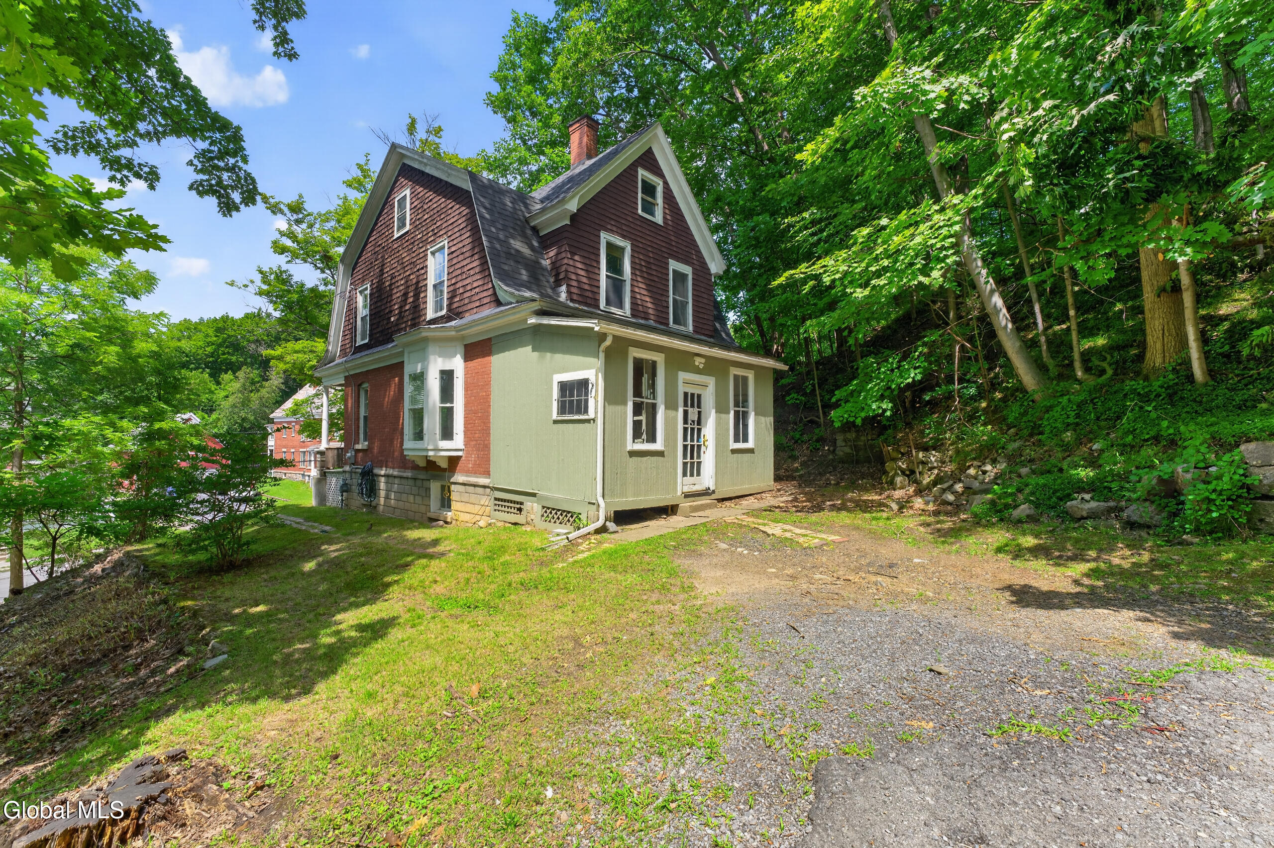 17 Northampton Road Amsterdam NY 12010