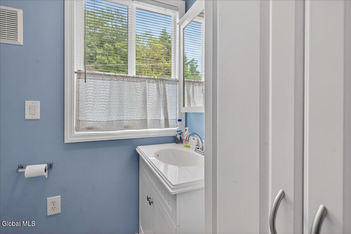 24 E Shore Drive East Berne NY 12059