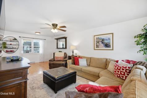 4 Kings Mill Court Colonie NY 12205