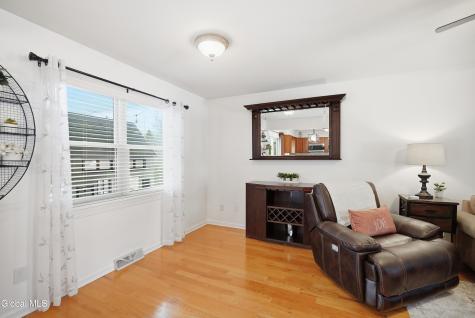 4 Kings Mill Court Colonie NY 12205