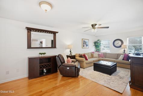 4 Kings Mill Court Colonie NY 12205