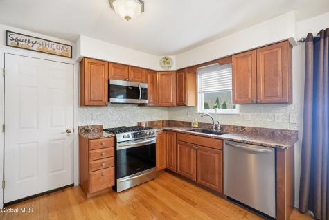 4 Kings Mill Court Colonie NY 12205