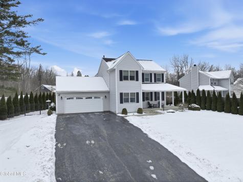 4 Kings Mill Court Colonie NY 12205