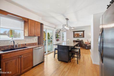 4 Kings Mill Court Colonie NY 12205