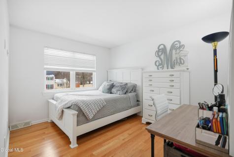 4 Kings Mill Court Colonie NY 12205