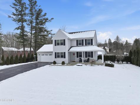 4 Kings Mill Court Colonie NY 12205