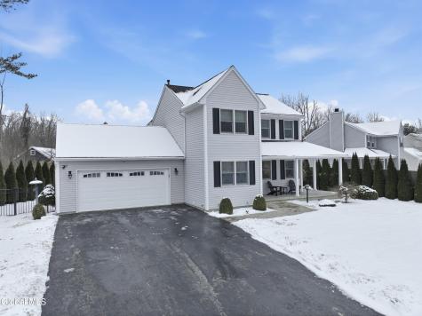 4 Kings Mill Court Colonie NY 12205