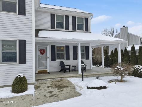 4 Kings Mill Court Colonie NY 12205