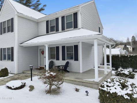 4 Kings Mill Court Colonie NY 12205