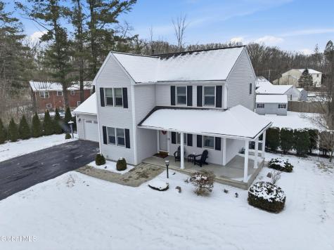 4 Kings Mill Court Colonie NY 12205