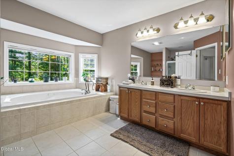 22 Parkside Trail Ballston Lake NY 12019