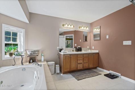 22 Parkside Trail Ballston Lake NY 12019