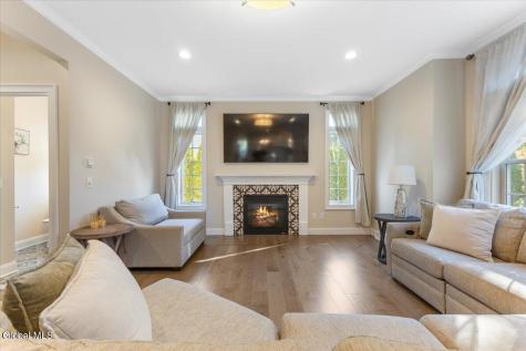 4 Oakhurst Court Clifton Park NY 12065