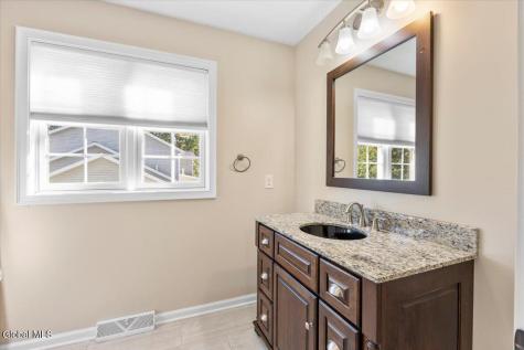 4 Oakhurst Court Clifton Park NY 12065