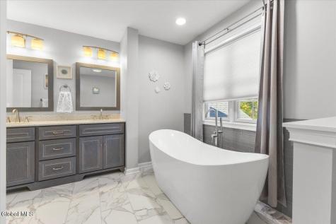 4 Oakhurst Court Clifton Park NY 12065