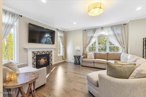 4 Oakhurst Court Clifton Park NY 12065