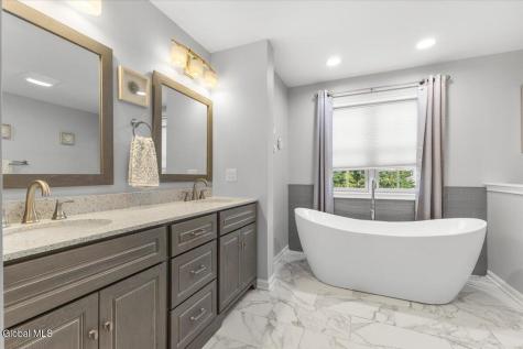 4 Oakhurst Court Clifton Park NY 12065