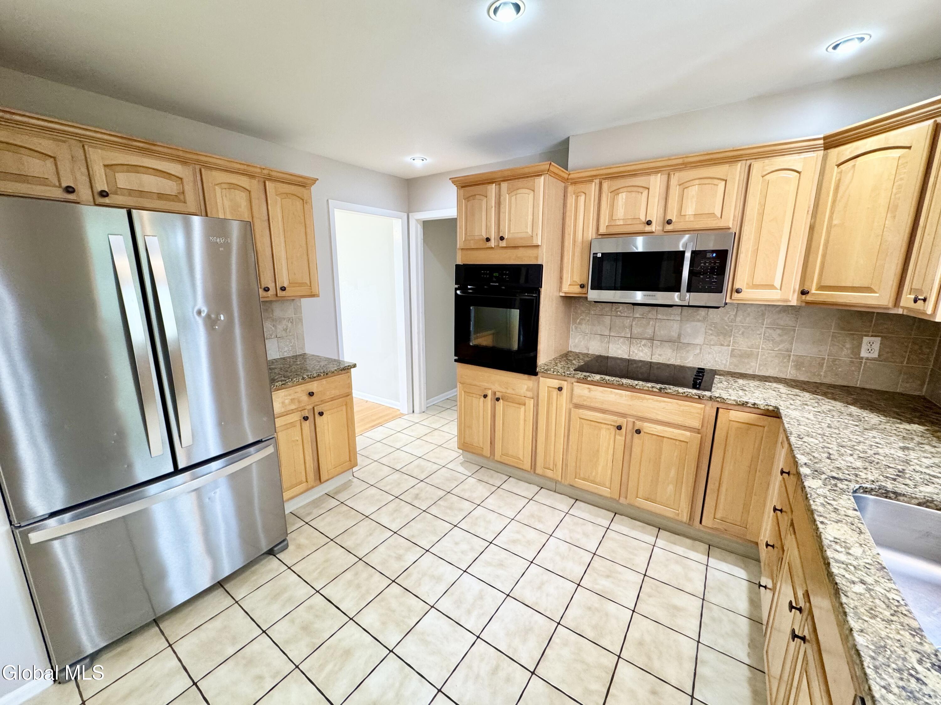 25 Shadow Wood Way Ballston Lake NY 12019