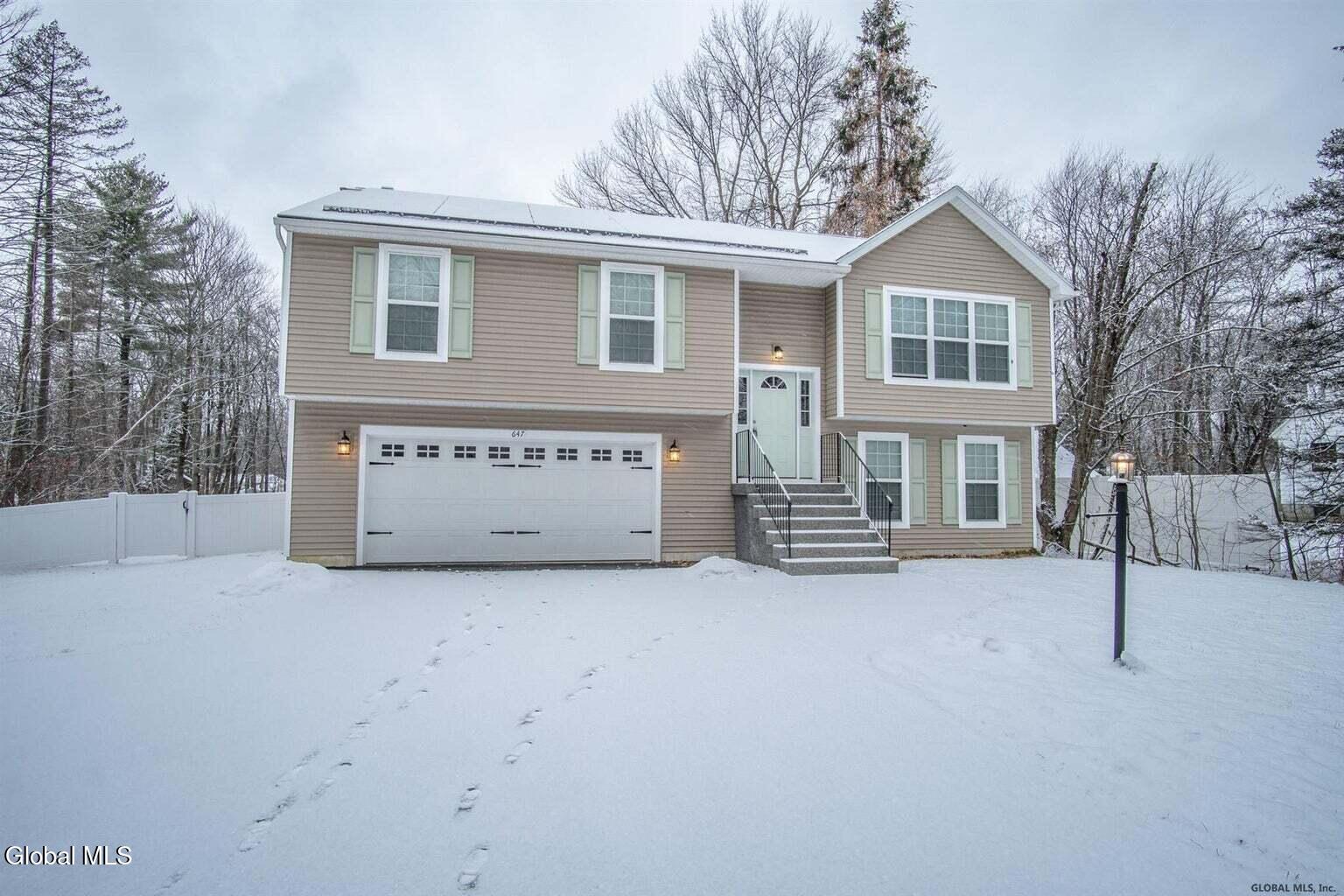 647 Pearse Road Niskayuna NY 12309