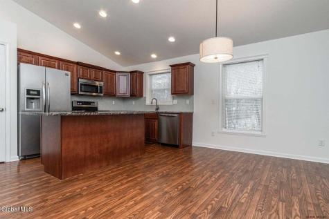 647 Pearse Road Niskayuna NY 12309