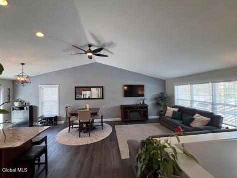 647 Pearse Road Niskayuna NY 12309