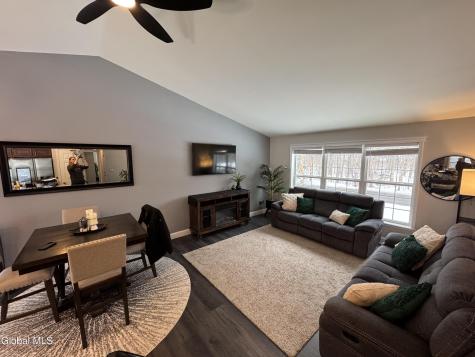 647 Pearse Road Niskayuna NY 12309