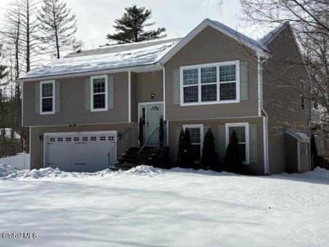 647 Pearse Road Niskayuna NY 12309