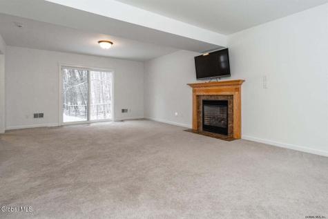 647 Pearse Road Niskayuna NY 12309