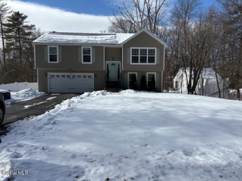 647 Pearse Road Niskayuna NY 12309