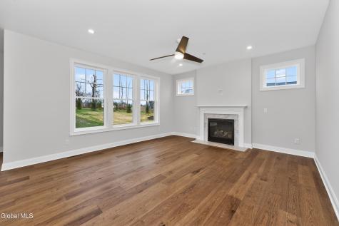 10 Scarlet Street Clifton Park NY 12065