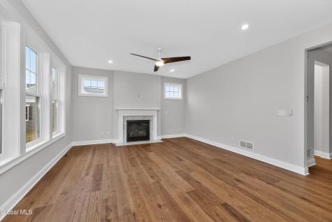 10 Scarlet Street Clifton Park NY 12065