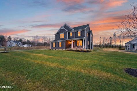 10 Scarlet Street Clifton Park NY 12065