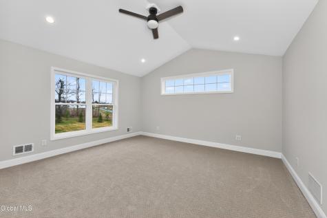 10 Scarlet Street Clifton Park NY 12065