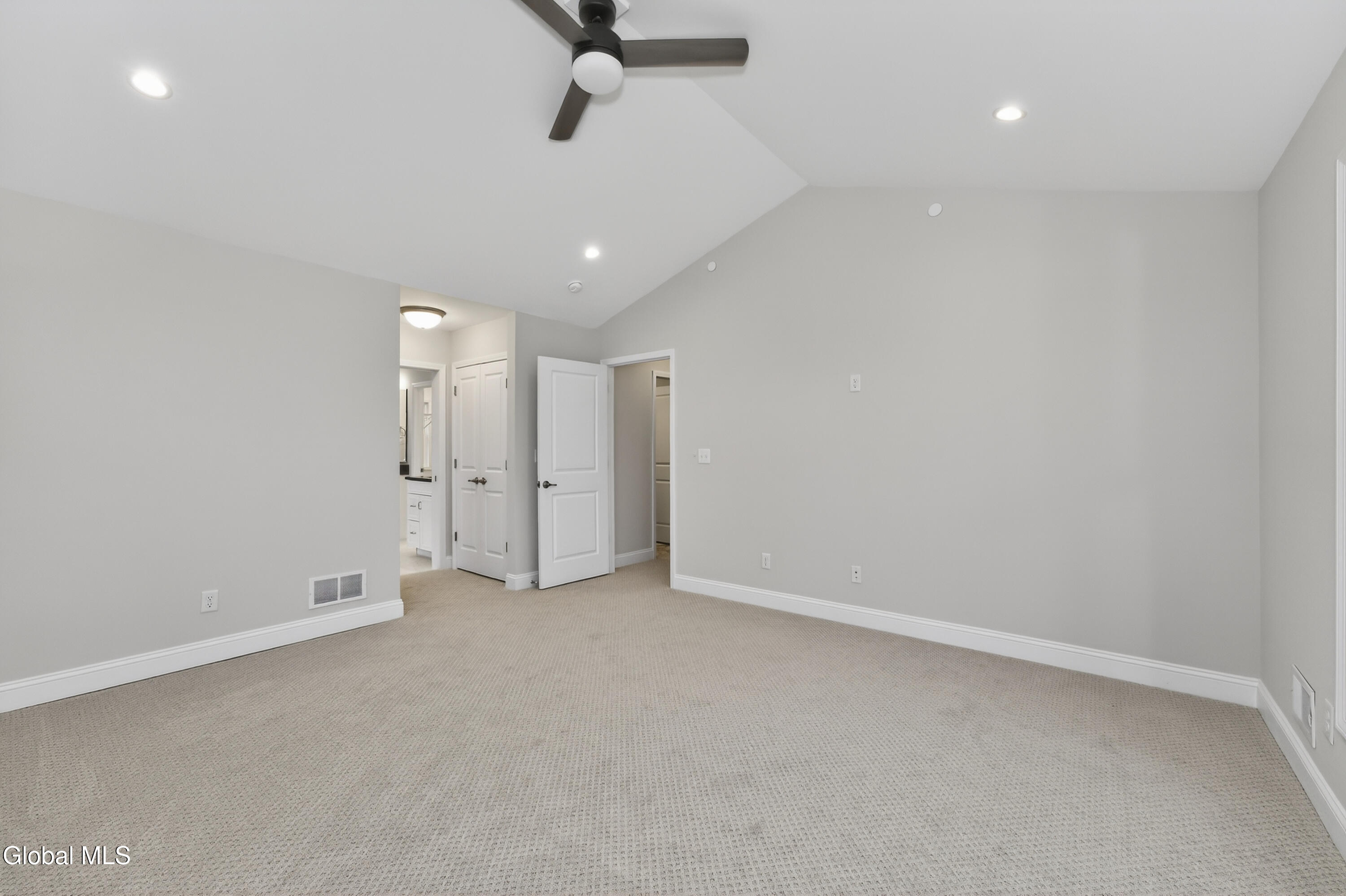 10 Scarlet Street Clifton Park NY 12065