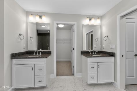 10 Scarlet Street Clifton Park NY 12065