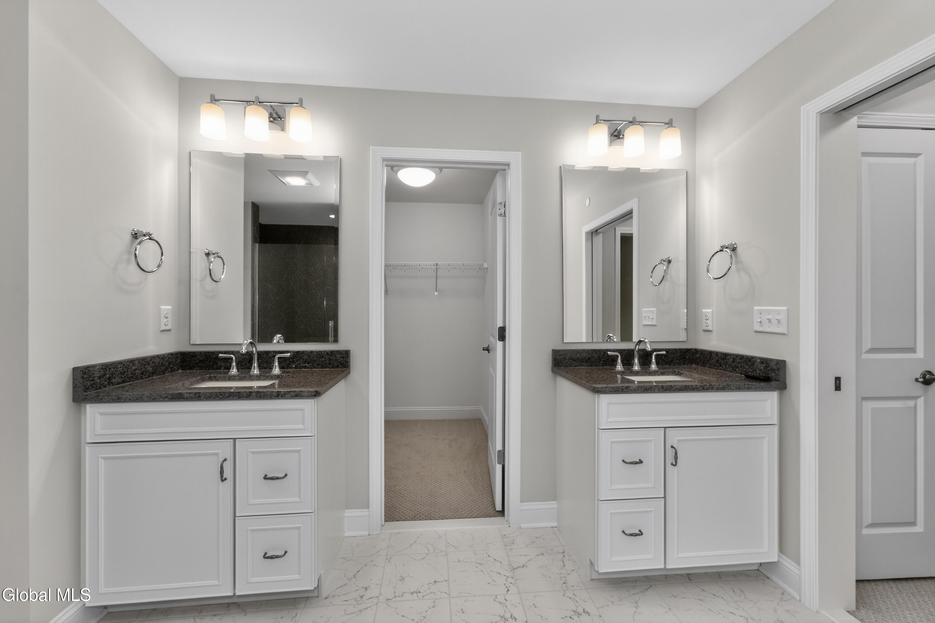 10 Scarlet Street Clifton Park NY 12065
